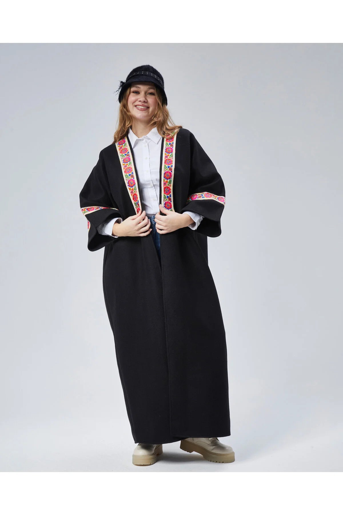 البيشت المطرّز للسيدات
