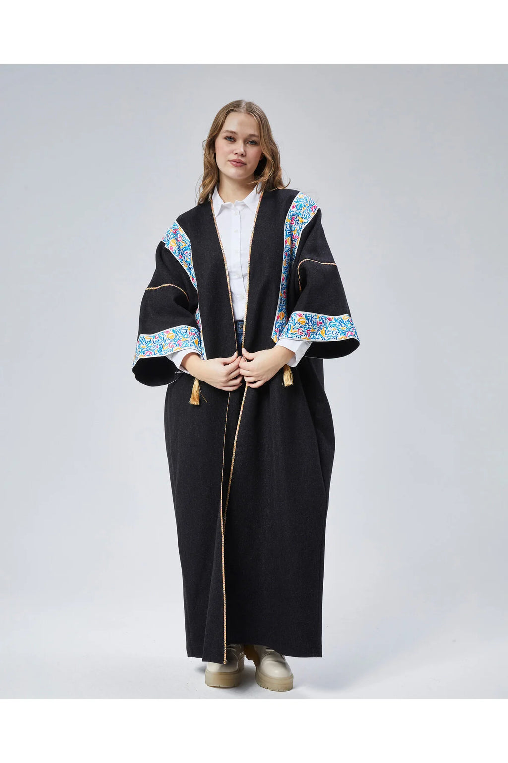 البيشت المطرّز للسيدات 