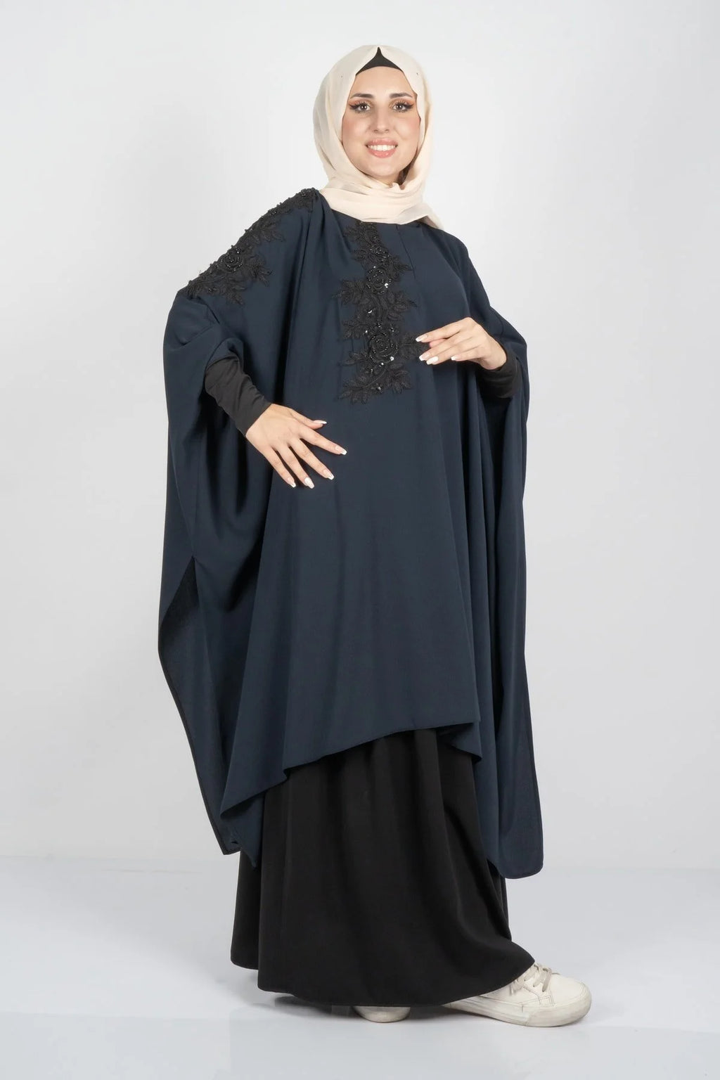 عبايه خروج مصنوعة من قماش كريب فائق النعومة