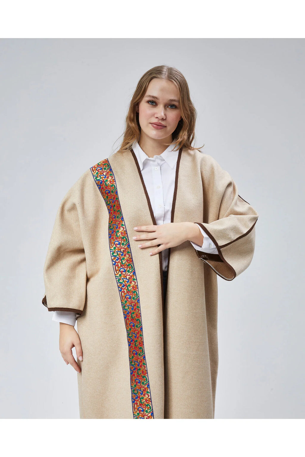 البيشت المطرّز للسيدات 