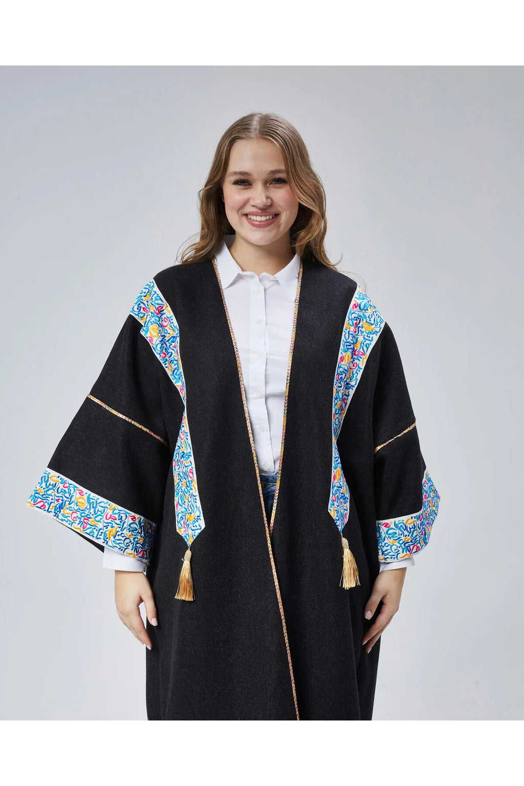 البيشت المطرّز للسيدات 