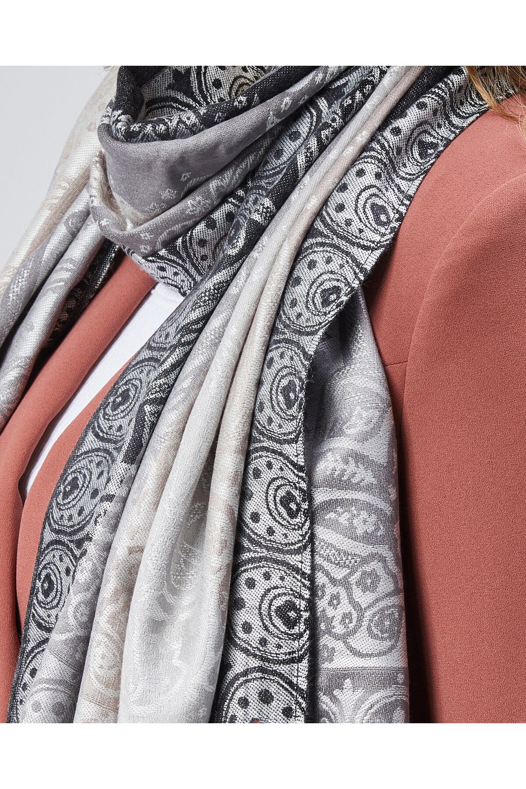 شال كشميري من Atika Moda