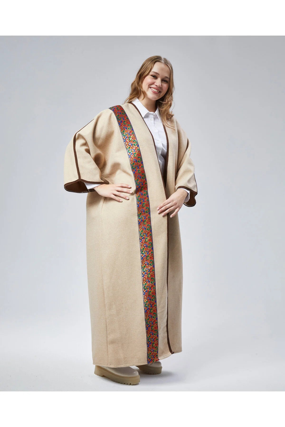 البيشت المطرّز للسيدات 