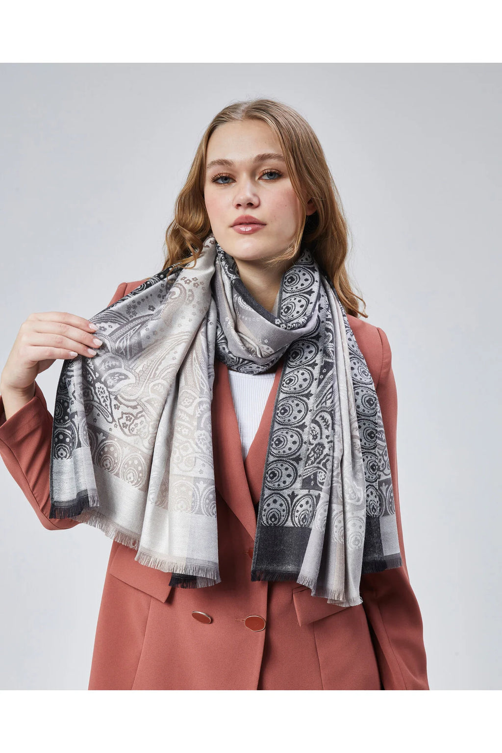 شال كشميري من Atika Moda