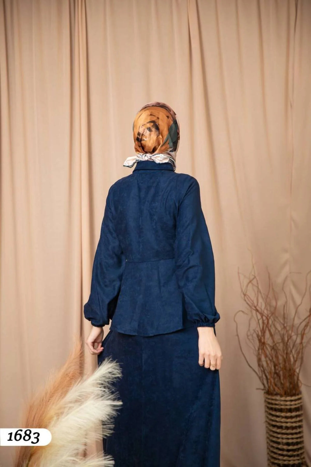 فستان طويل من قماش الشمواه