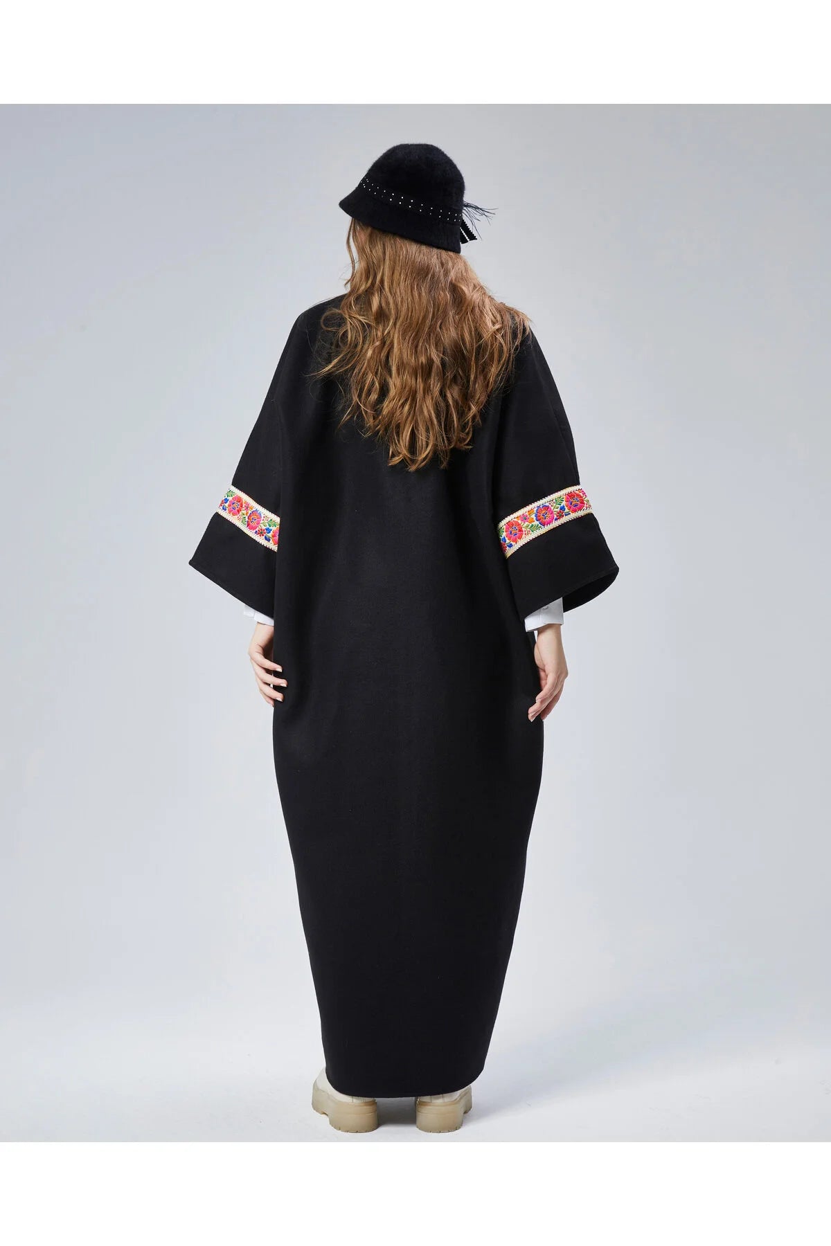 البيشت المطرّز للسيدات 