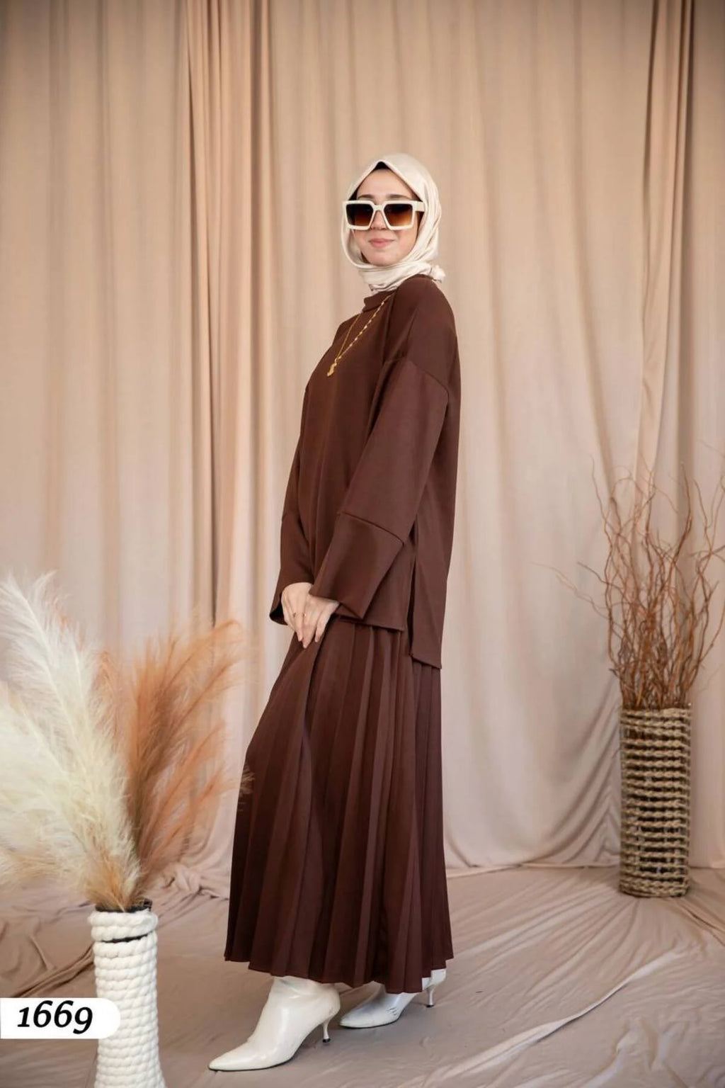 طقم شتوي أنيق ومريح مكوَّن من قطعتين – موسم شتاء 2025–2026