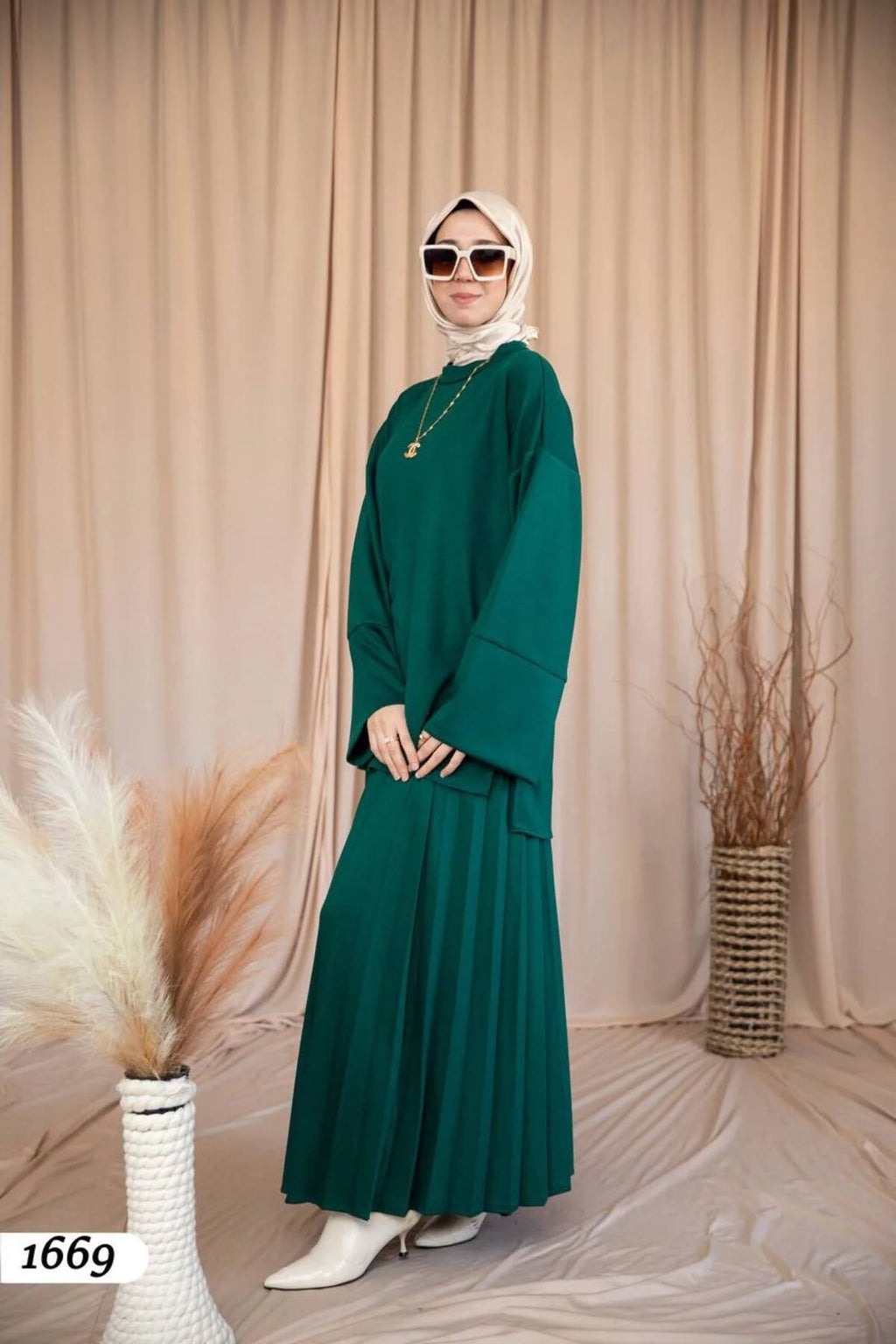 طقم شتوي أنيق ومريح مكوَّن من قطعتين – موسم شتاء 2025–2026