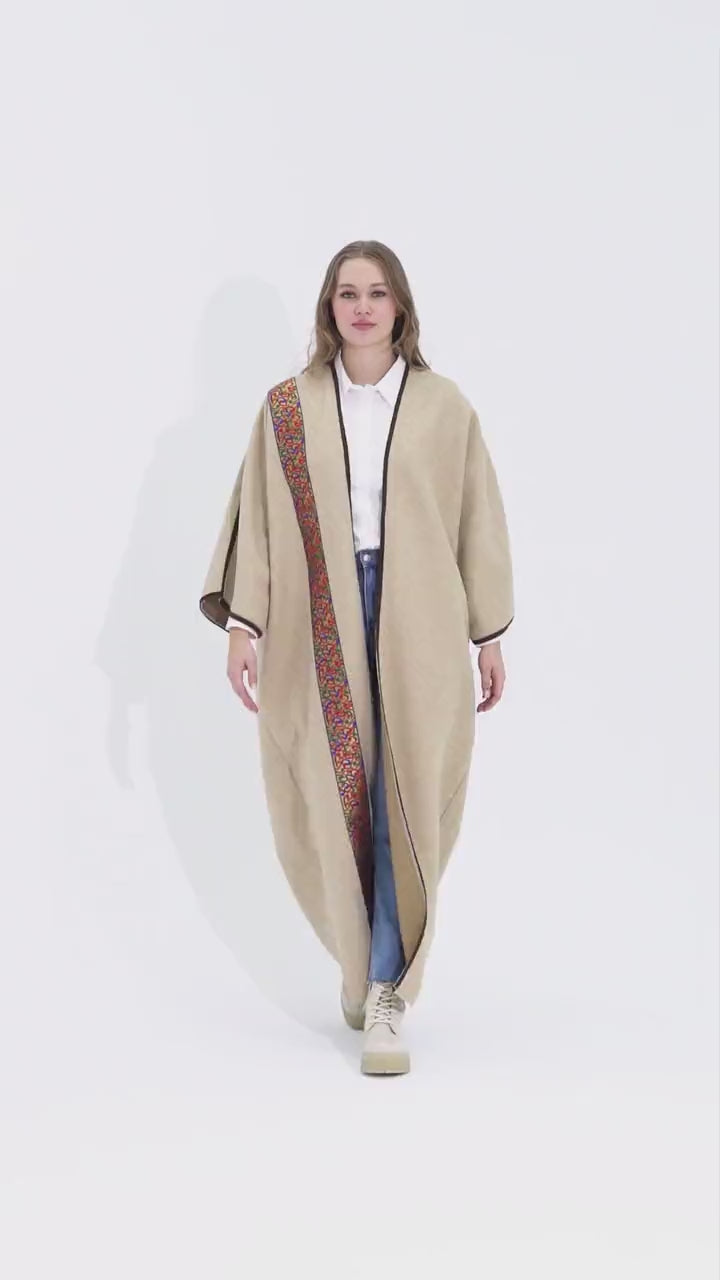 البيشت المطرّز للسيدات 